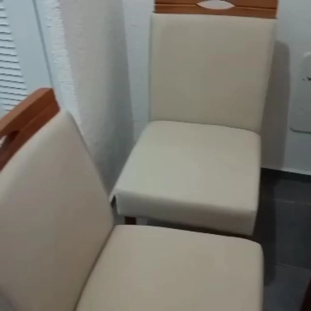 Cadeiras de jantar de tecido bege